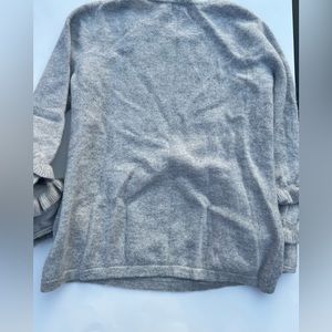 100% cashmere sweater gray sleeve details & flaws M